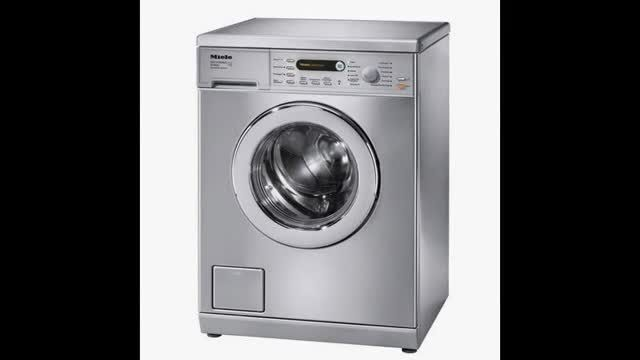 Стиральная машинка на белом фоне