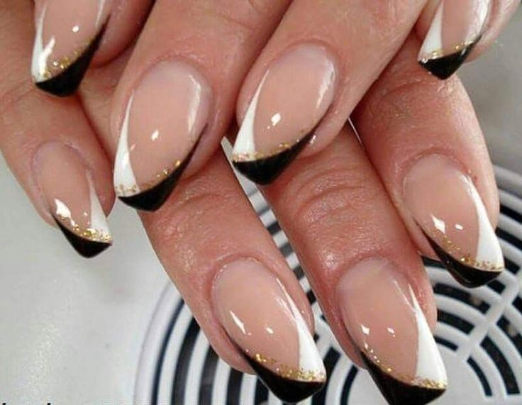 Французский маникюр треугольный