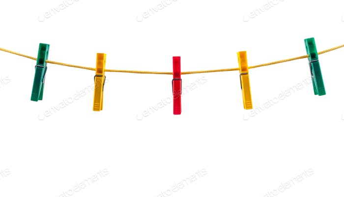 Веревка с прищепками без фона