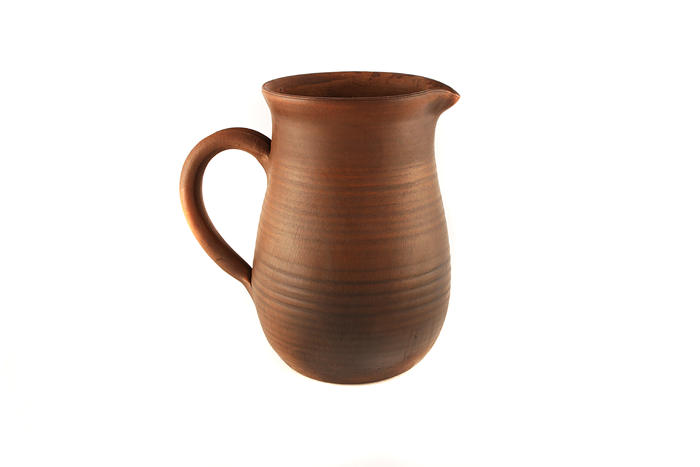 Коричневый кувшин