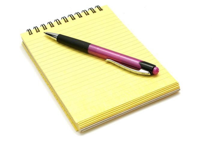 Блокнот с ручкой