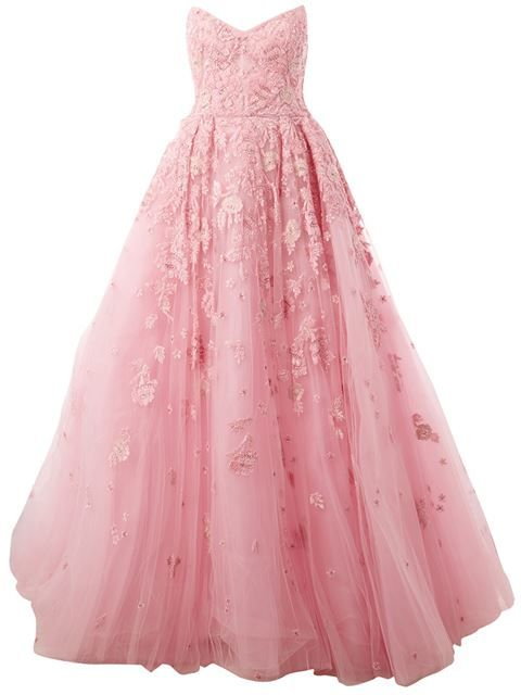 Розовое пышное платье