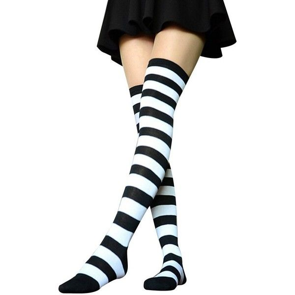 Ноги девушек в гольфах