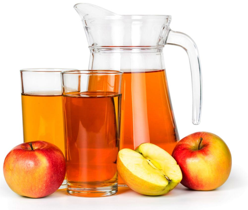 Яблочный сок в стакане