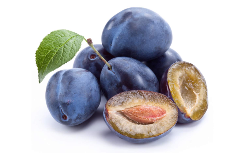 Фрукты на белом фоне