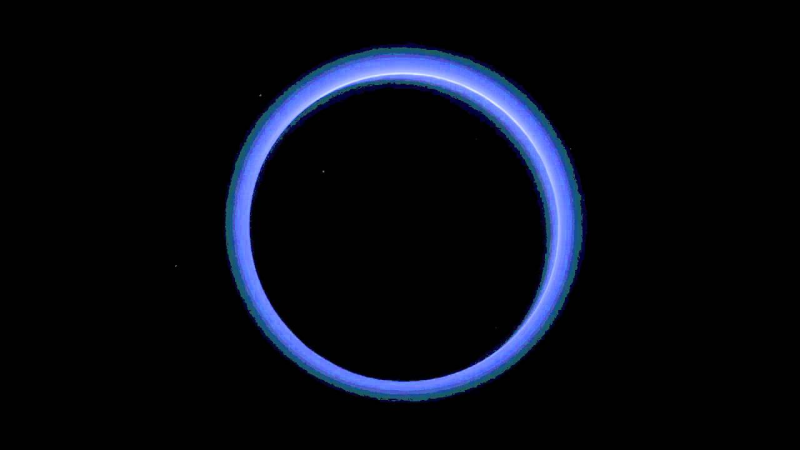 Синий круг на черном фоне