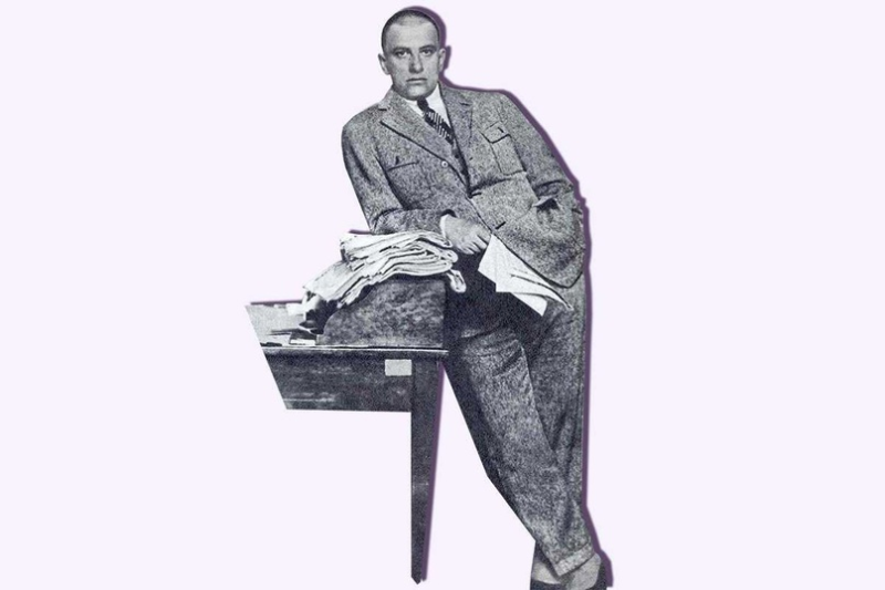 Владимир Маяковский в полный рост