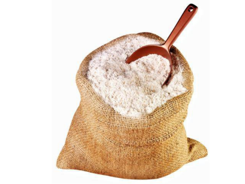 Мешок муки на белом фоне