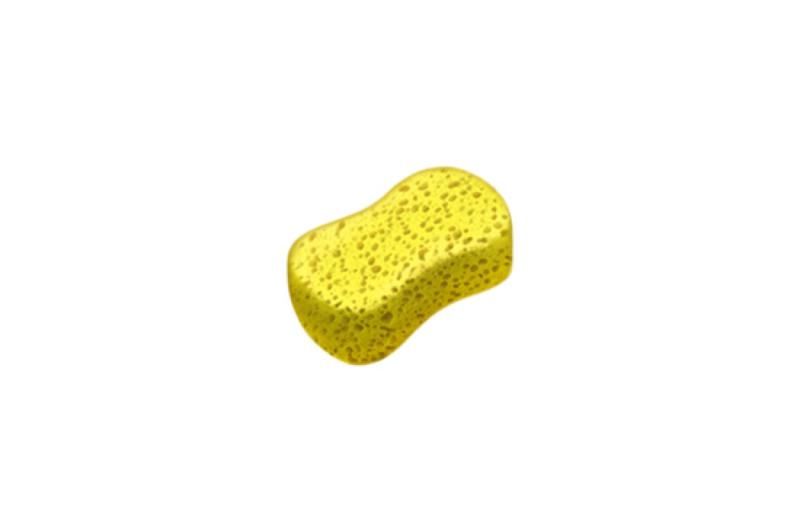 Губка на зелёном фоне для мытья посуды