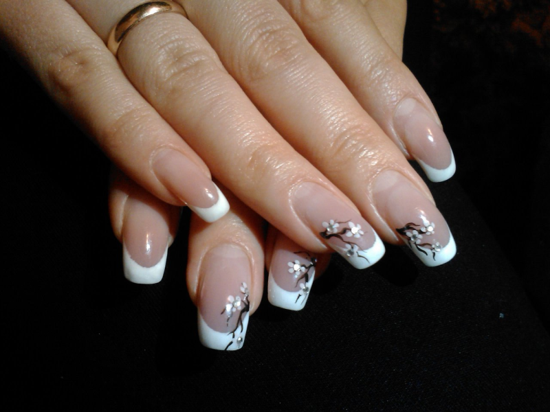 Ногти френч на прозрачной основе