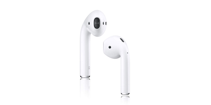 Наушники Apple AIRPODS на белом фоне