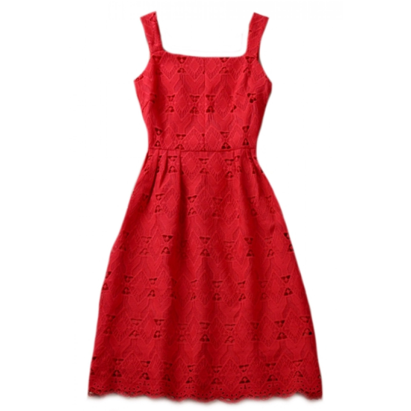 Красный кружевной сарафан