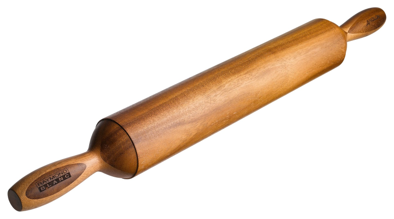 Ребенок со скалкой