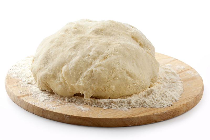 Тесто в белой миске