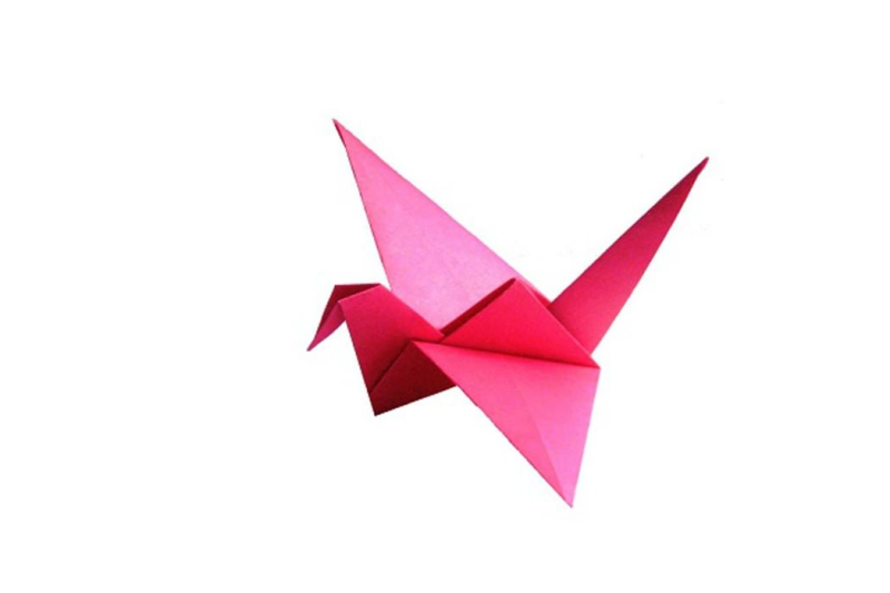 Оригами на белом фоне