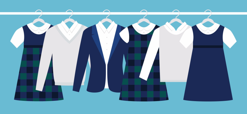 Школьная форма на вешалке