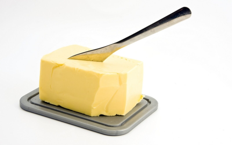 Кусок сливочного масла