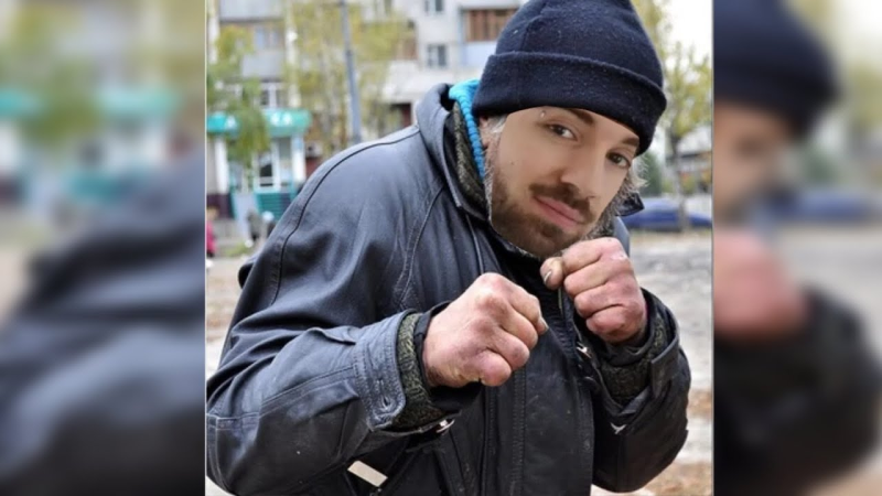 Бомж на белом фоне