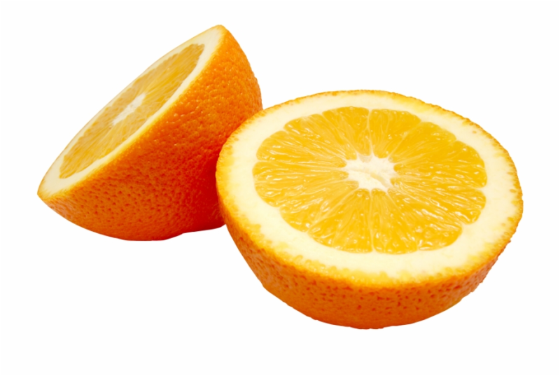 Апельсин на белом фоне