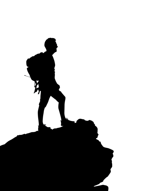 Силуэт человека на горе