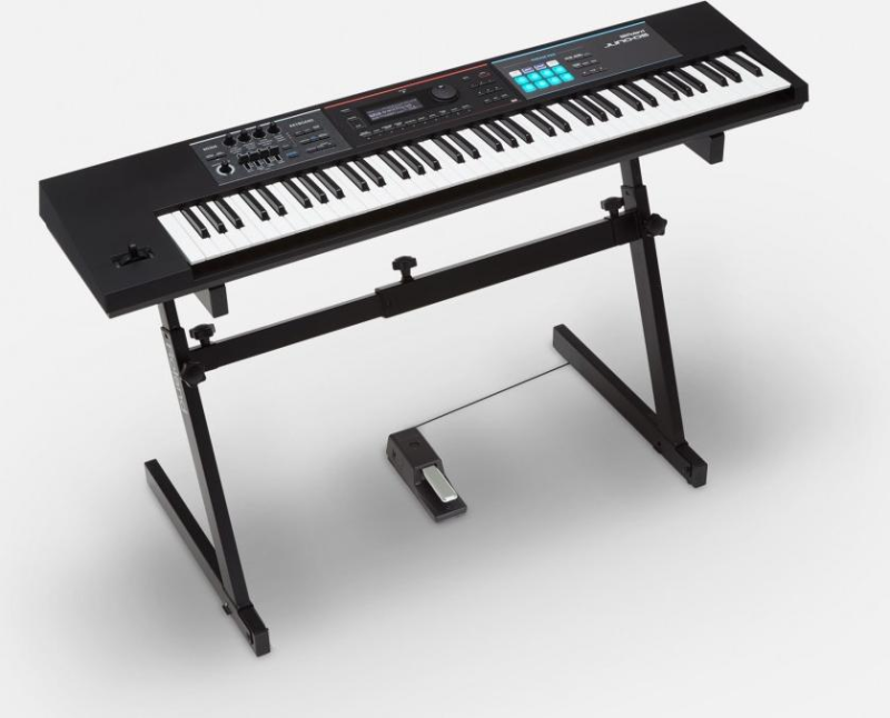 Roland синтезатор вид сзади