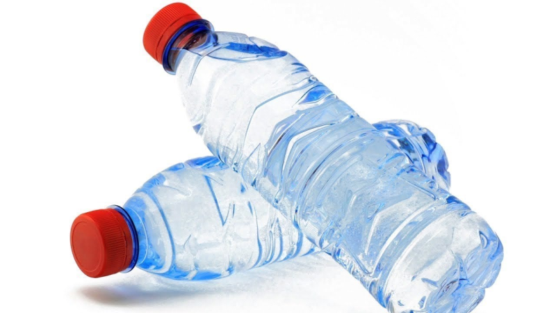 Пластиковая бутылка для воды