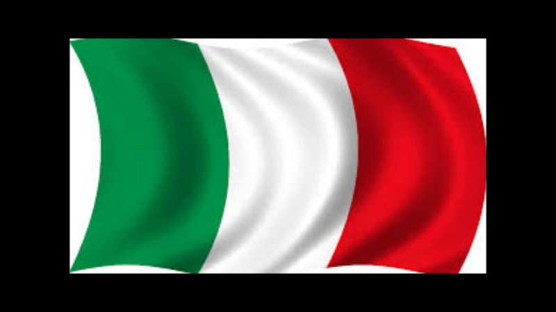Флаг Италии развивающийся