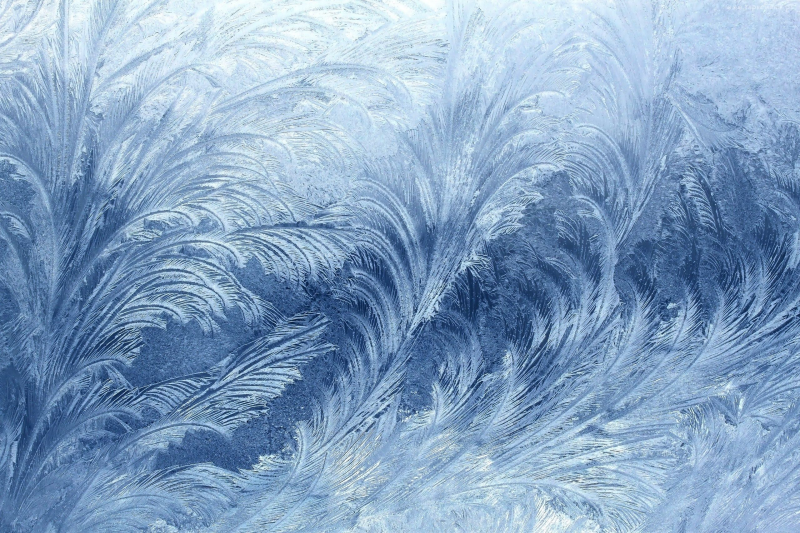 Зимние узоры на стекле