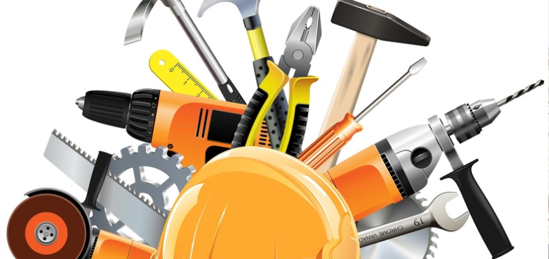 Строительные инструменты на белом фоне