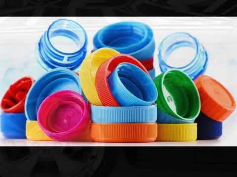 Пластиковые крышки на прозрачном фоне