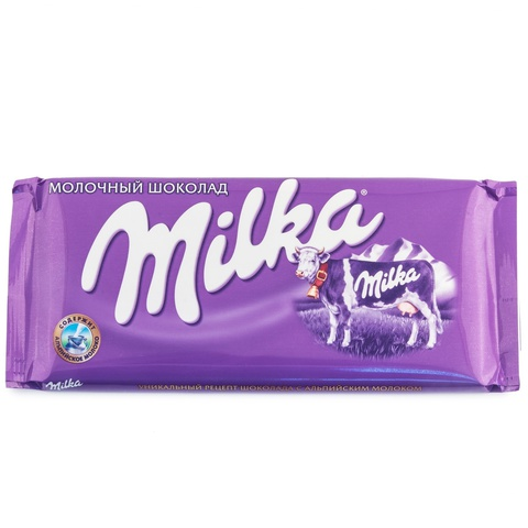 Шоколадка Милка на зеленом фоне