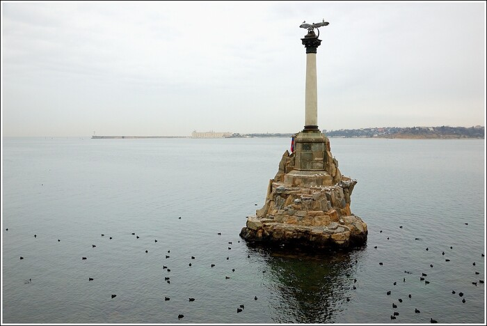 Памятник затопленным кораблям Севастополь вектор