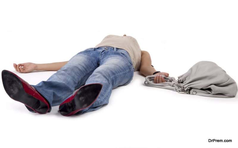 Мужчина лежит без сознания