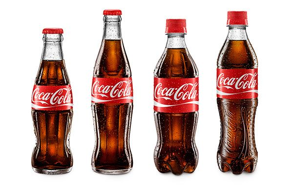 Кола на белом фоне