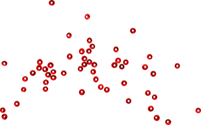 Россыпь бусин на белом фоне