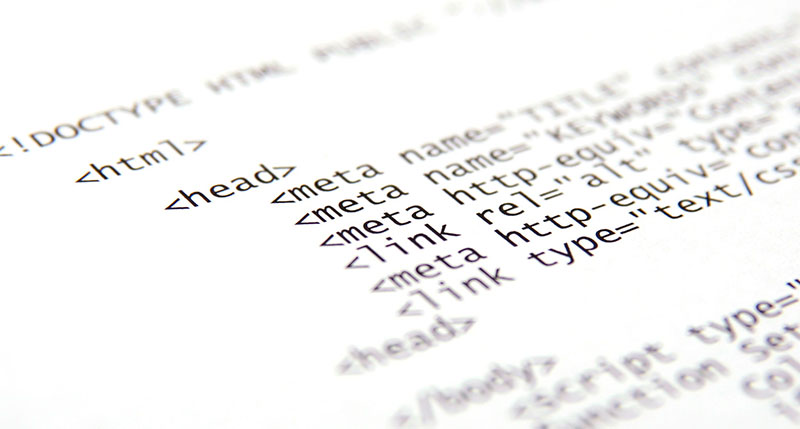 Код программирования на белом фоне