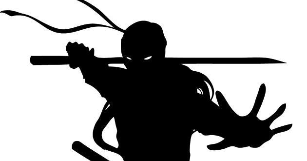 Силуэт ниндзя на белом фоне