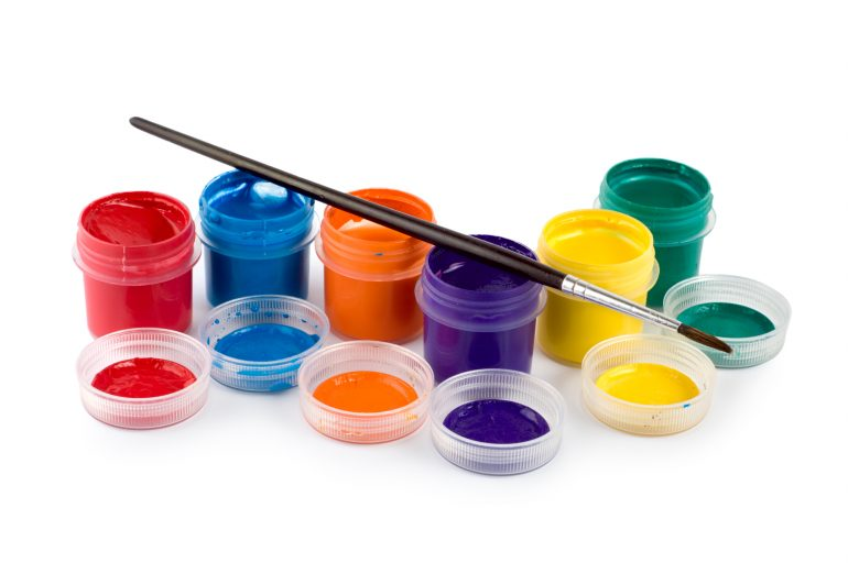 Краски в баночках и кисть