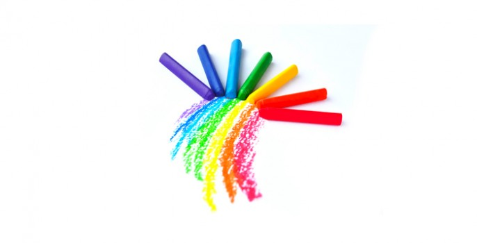 Восковые мелки на белом фоне