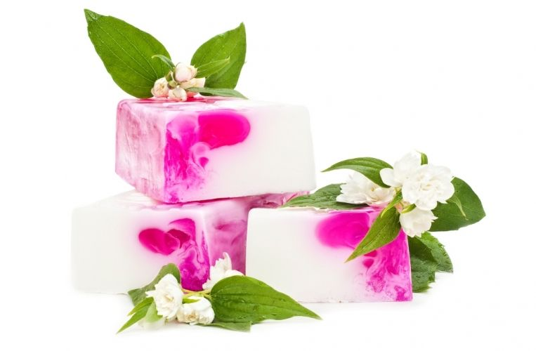 Мыло на белом фоне