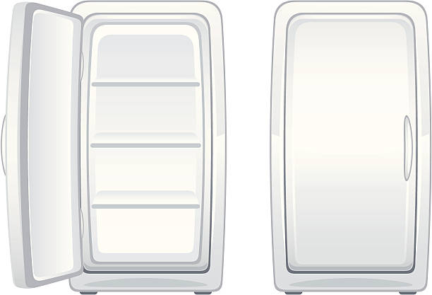 Холодильник открытый пустой