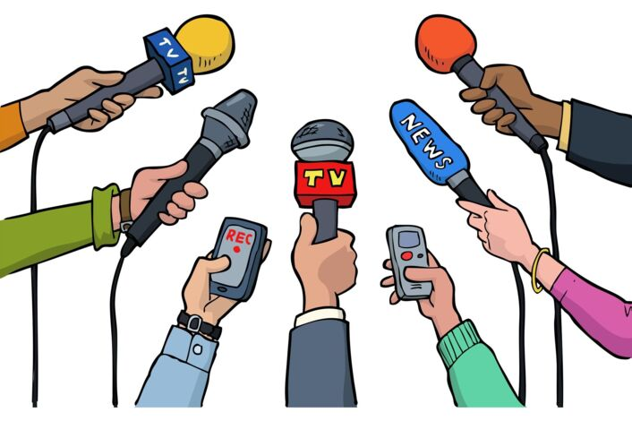 Журналист на белом фоне