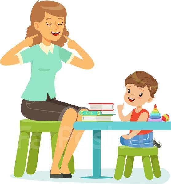 Логопед занимается с ребенком