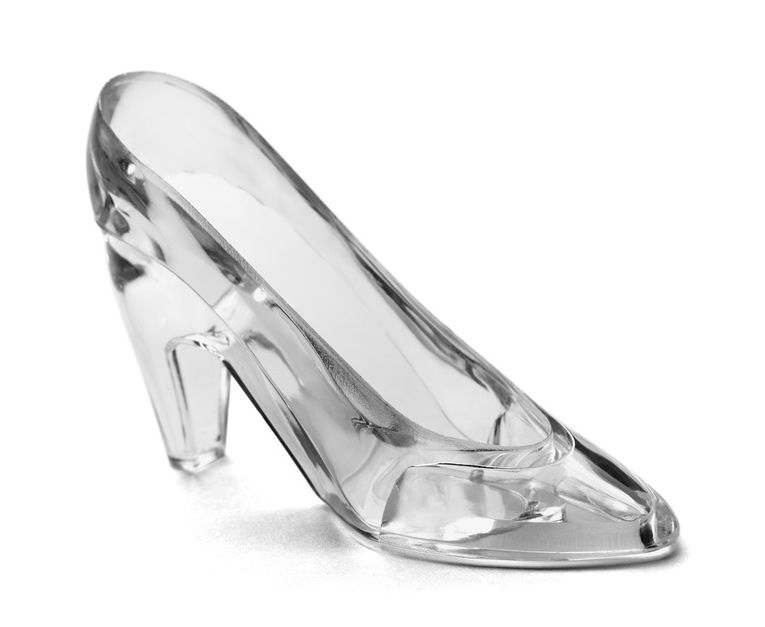 Туфля Золушки на белом фоне