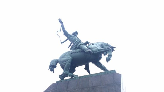 Салават Юлаев памятник на белом фоне