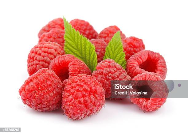 Малина на белом фоне