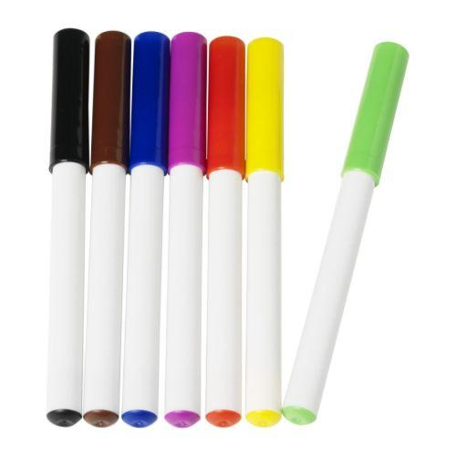 Фломастеры на белом фоне