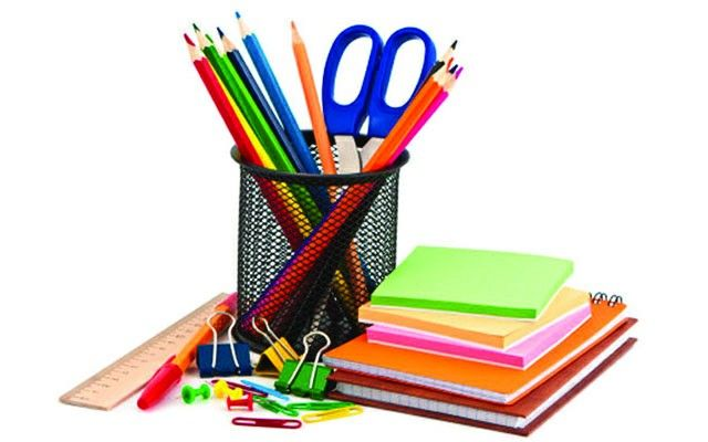 Канцелярские принадлежности на белом фоне