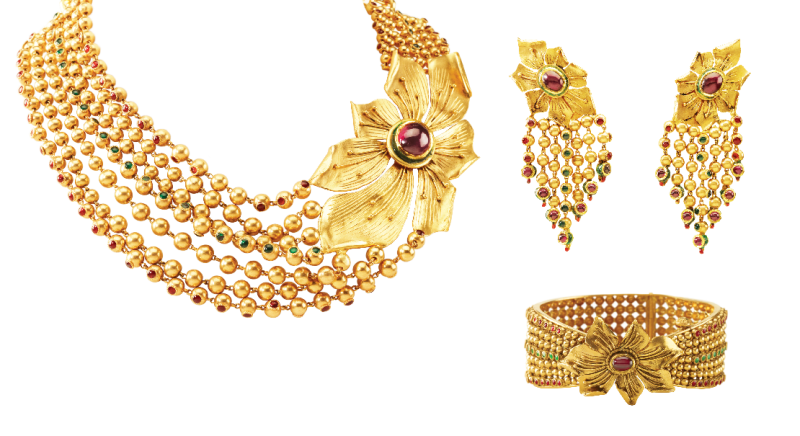 Бижутерия на белом фоне