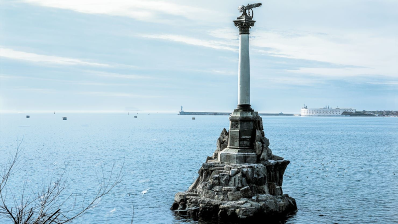 Памятник затопленным кораблям Севастополь вектор